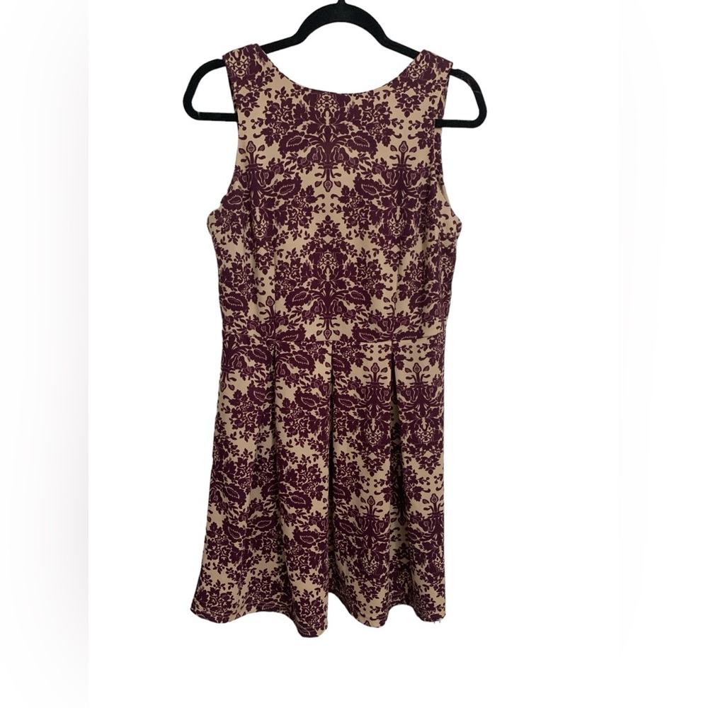 Damasque pattern dress.